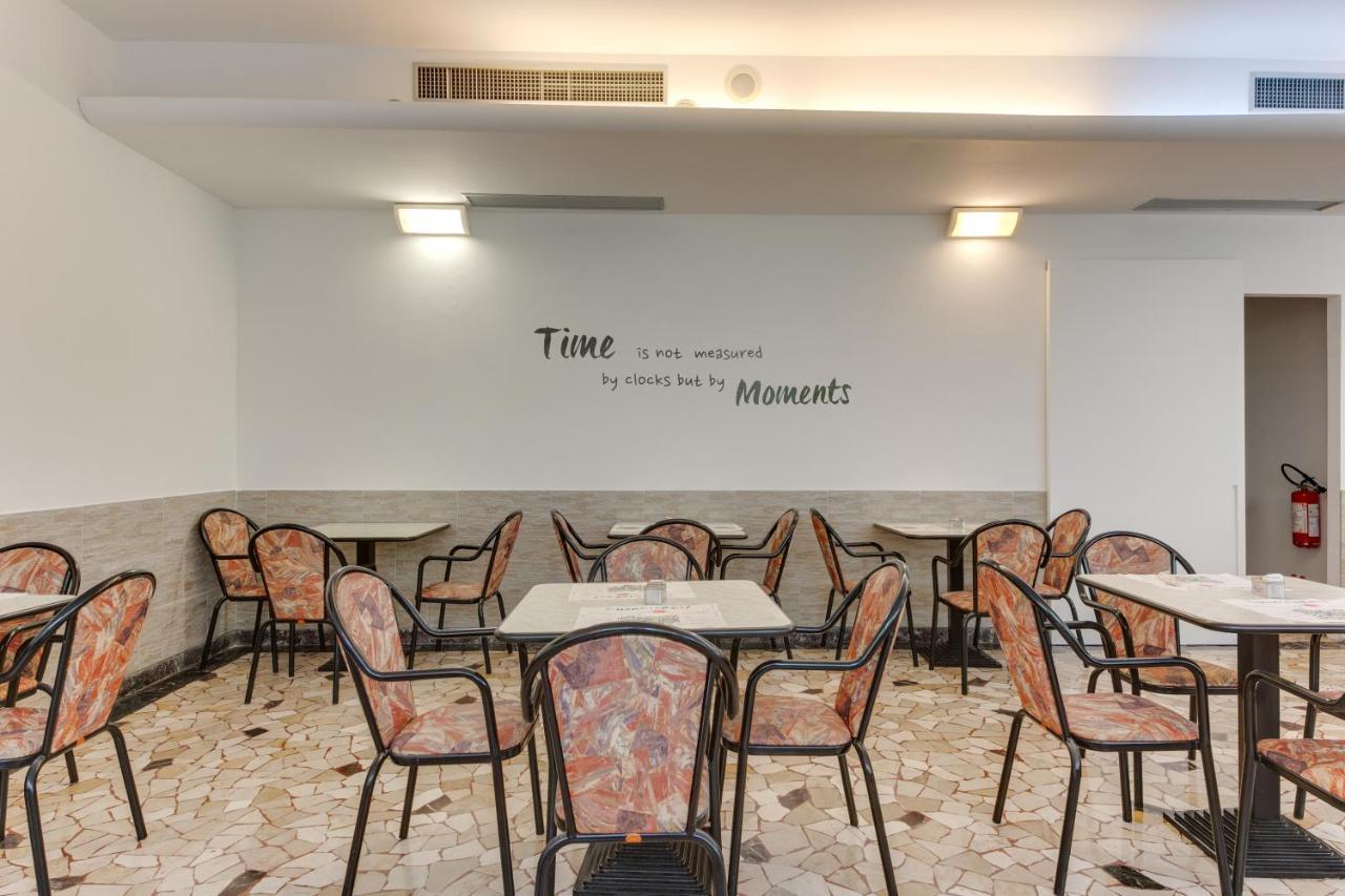 Hotel Villa Merope Римини Екстериор снимка
