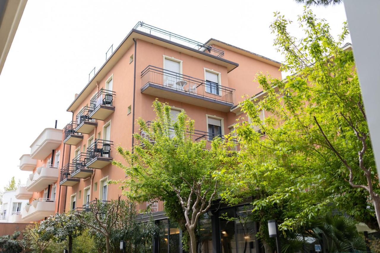 Hotel Villa Merope Римини Екстериор снимка