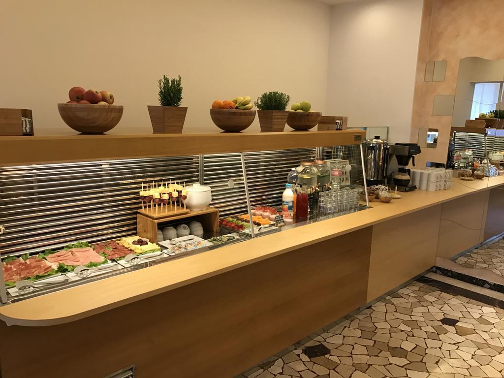Hotel Villa Merope Римини Екстериор снимка